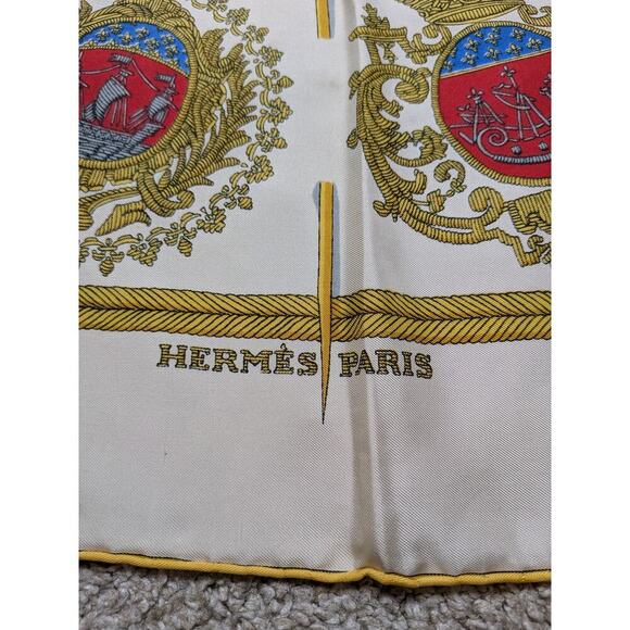 Vintage HERMÈS "Les Armes de Paris" by Hugo Grygkar 1954 Rare Silk Scarf 34"inch - Picture 2 of 6